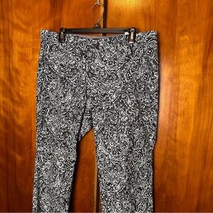Banana republic Hampton fit capris size 12 Black And White